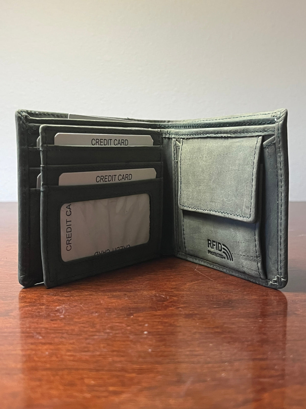 Premium Green Genuine Leather Men’s Wallet with Multiple Card Slots and Coin Pocket – Slim and Stylish Design with RFID Protection, Ideal for Everyday Use and Special Gift for Men