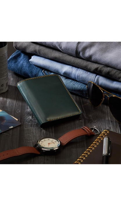 Elegant Green Genuine Leather Men's Wallet with Multiple Card Slots and Coin Pocket – Compact and Stylish with RFID Blocking, Perfect for Everyday Use, Ideal Gift for Men Who Value Function and Style