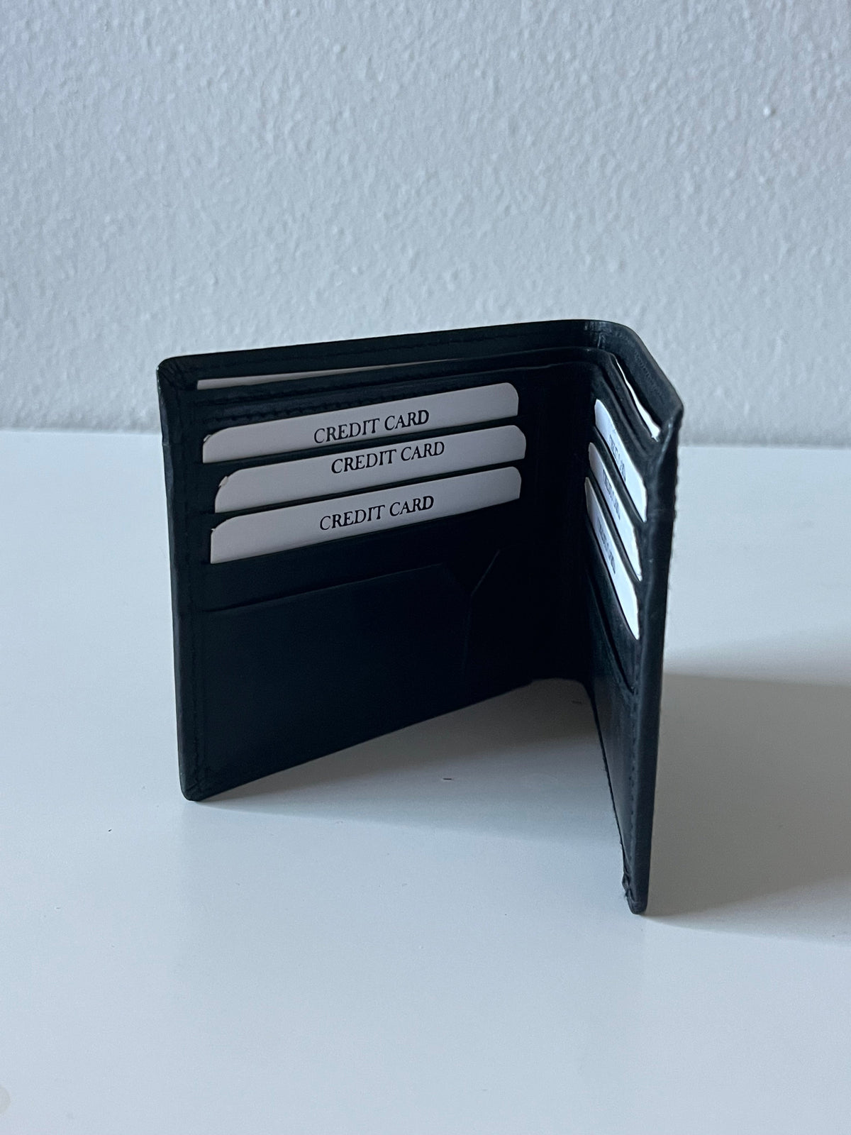 Premium Black Genuine Leather Men’s Wallet with Multiple Card Slots and Coin Pocket – Stylish, Durable, and RFID Protected, Ideal for Everyday Use and the Perfect Gift