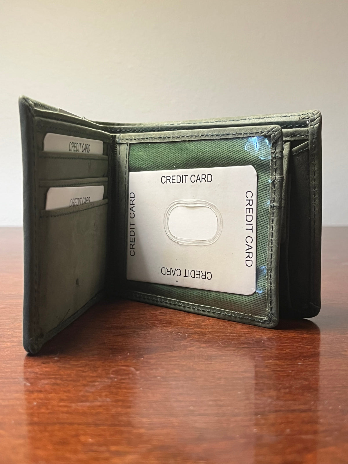 Premium Green Genuine Leather Men’s Wallet with Multiple Card Slots and Coin Pocket – Slim and Stylish Design with RFID Protection, Ideal for Everyday Use and Special Gift for Men