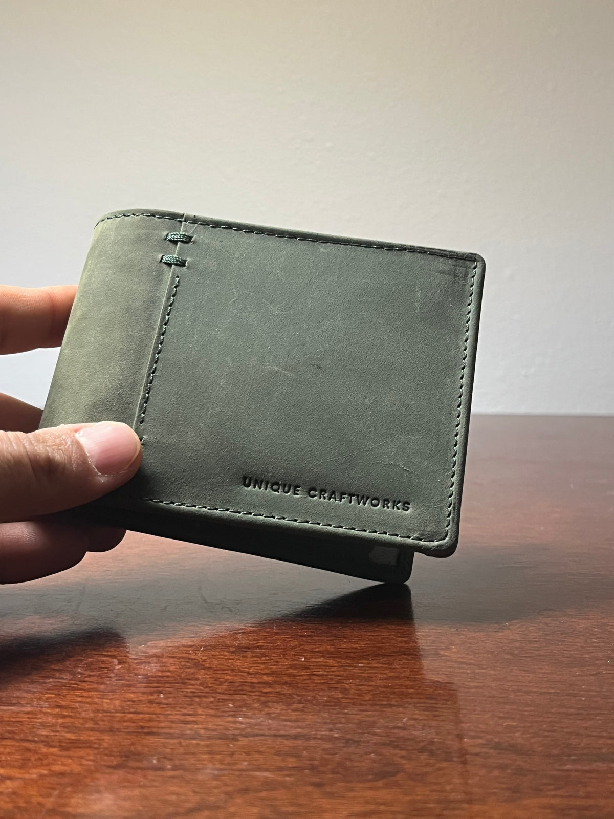 Premium Green Genuine Leather Men’s Wallet with Multiple Card Slots and Coin Pocket – Slim and Stylish Design with RFID Protection, Ideal for Everyday Use and Special Gift for Men