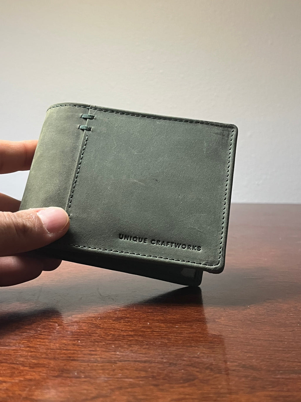 Premium Green Genuine Leather Men’s Wallet with Multiple Card Slots and Coin Pocket – Slim and Stylish Design with RFID Protection, Ideal for Everyday Use and Special Gift for Men